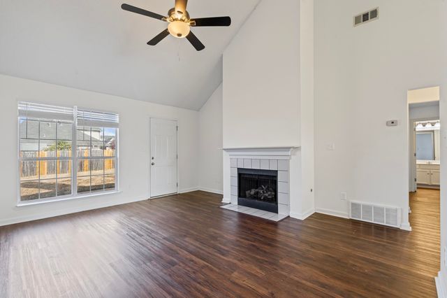 9058 W SNOW DRIFT LN, Memphis, TN 38016