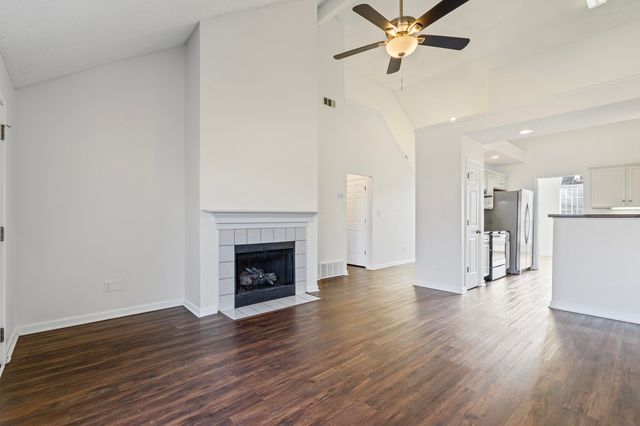 9058 W SNOW DRIFT LN, Memphis, TN 38016