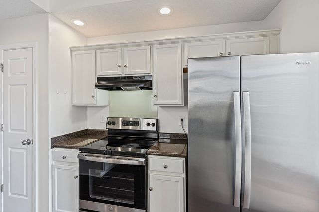 9058 W SNOW DRIFT LN, Memphis, TN 38016