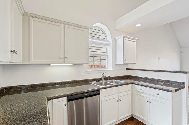 9058 W SNOW DRIFT LN, Memphis, TN 38016