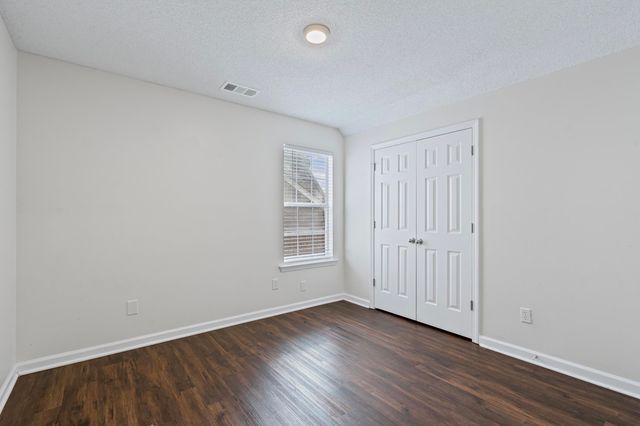 9058 W SNOW DRIFT LN, Memphis, TN 38016