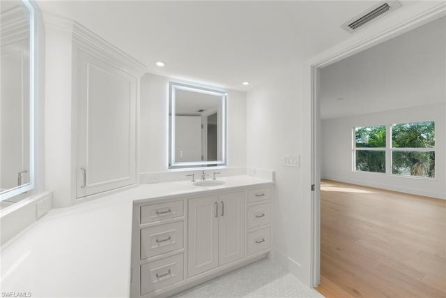 3127 W Gulf DR # 101, Sanibel, FL 33957