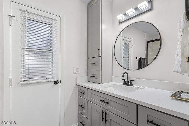 527 SE 36th ST, Cape Coral, FL 33904