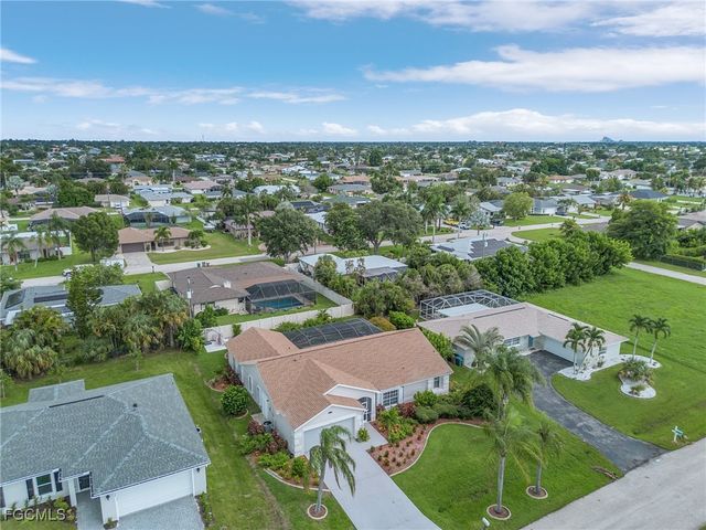527 SE 36th ST, Cape Coral, FL 33904