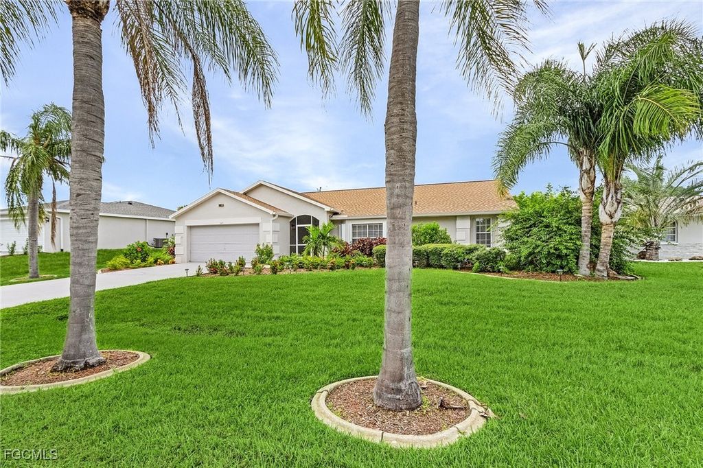 527 SE 36th ST, Cape Coral, FL 33904
