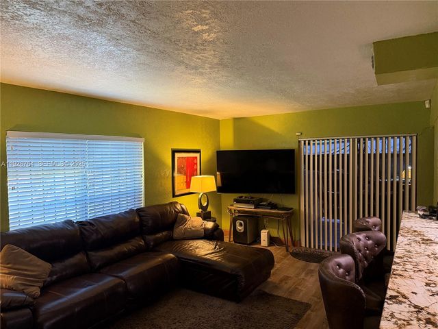 2926 NW 191st Ln, Miami Gardens, FL 33056