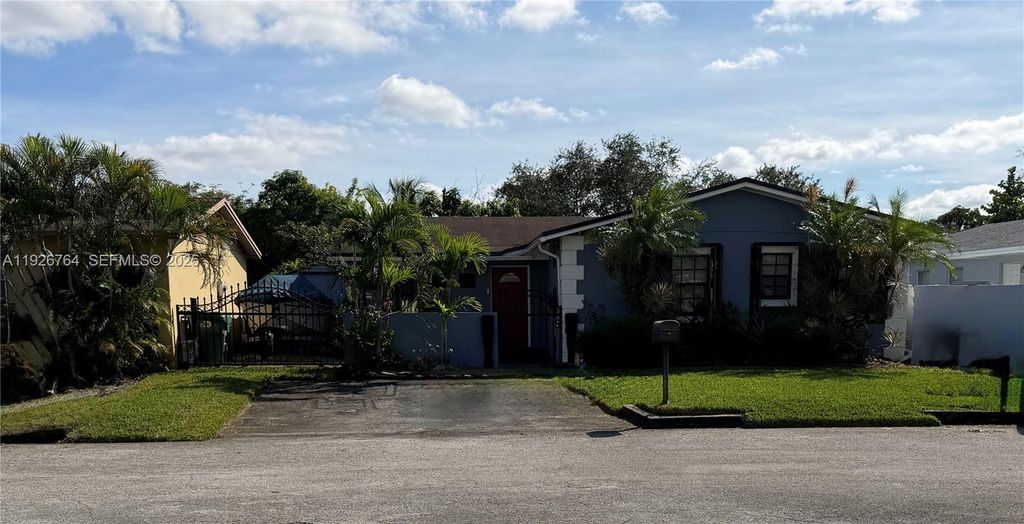 2926 NW 191st Ln, Miami Gardens, FL 33056