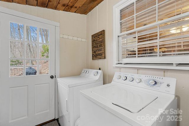 1040 Oak Ridge Lane, Mars Hill, NC 28754