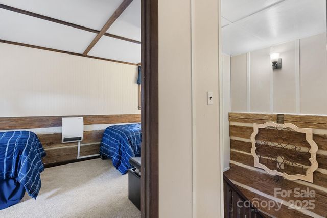 1040 Oak Ridge Lane, Mars Hill, NC 28754