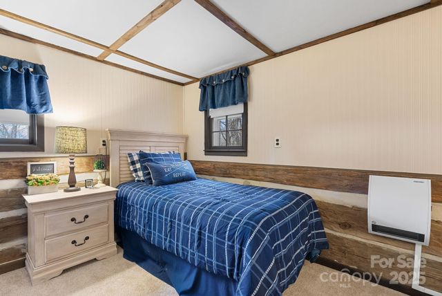 1040 Oak Ridge Lane, Mars Hill, NC 28754