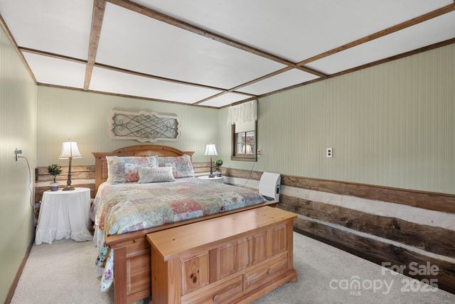 1040 Oak Ridge Lane, Mars Hill, NC 28754