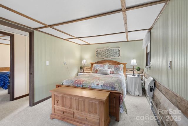 1040 Oak Ridge Lane, Mars Hill, NC 28754