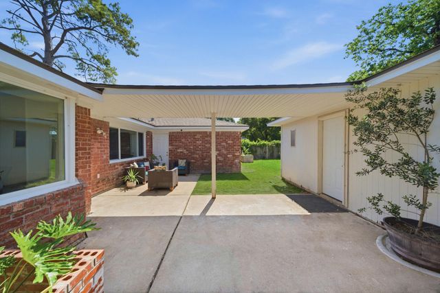 9231 Tooley Drive, Houston, TX 77031