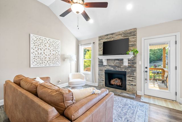 986 Guinevere Ct, Clarksville, TN 37040