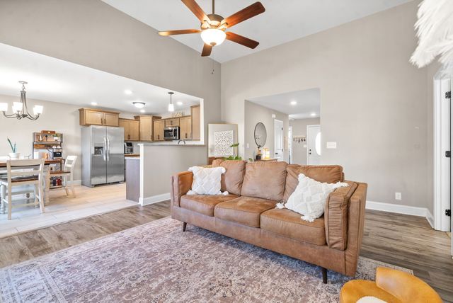 986 Guinevere Ct, Clarksville, TN 37040