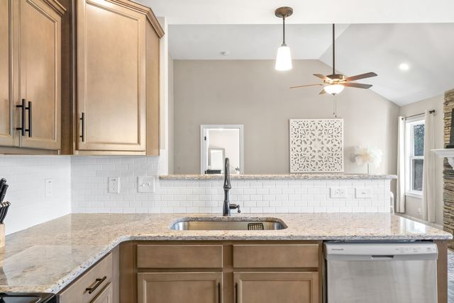 986 Guinevere Ct, Clarksville, TN 37040