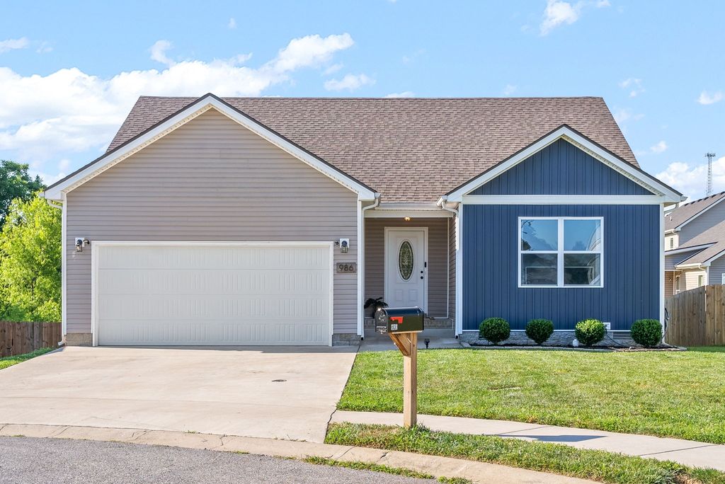 986 Guinevere Ct, Clarksville, TN 37040