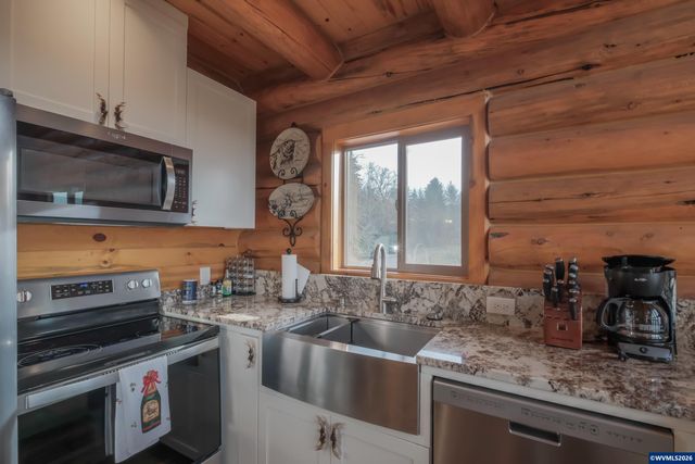 6331 Lake Pointe Wy, Foster, OR 97345