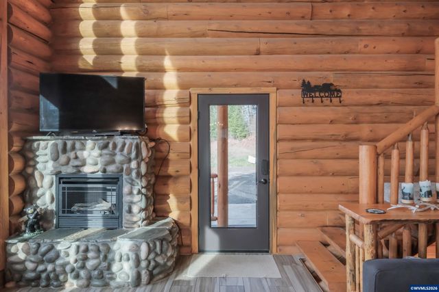 6331 Lake Pointe Wy, Foster, OR 97345