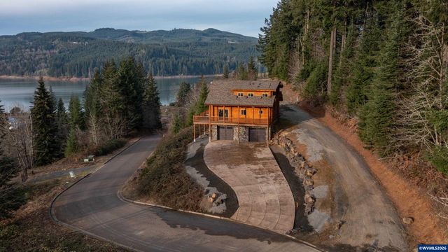 6331 Lake Pointe Wy, Foster, OR 97345