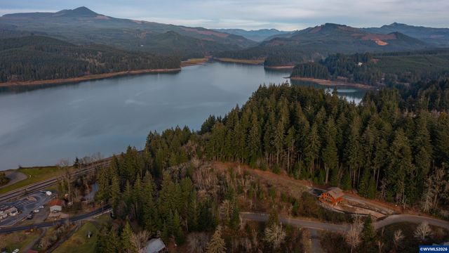 6331 Lake Pointe Wy, Foster, OR 97345