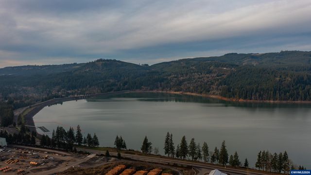 6331 Lake Pointe Wy, Foster, OR 97345