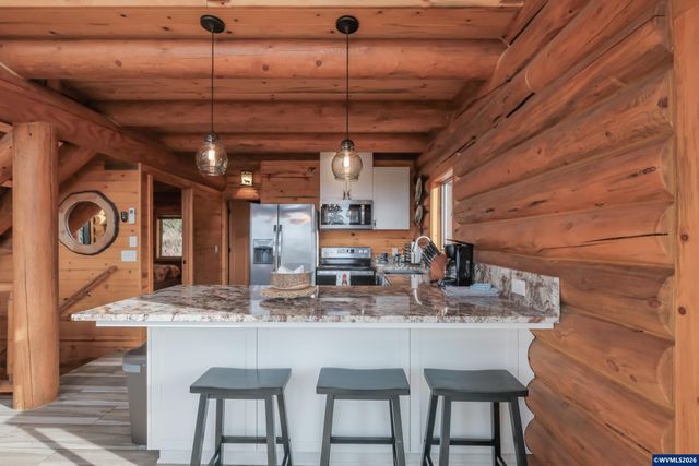 6331 Lake Pointe Wy, Foster, OR 97345