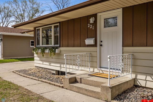 221 26th Avenue N, Fargo, ND 58102