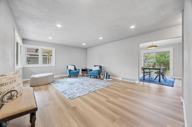 221 26th Avenue N, Fargo, ND 58102