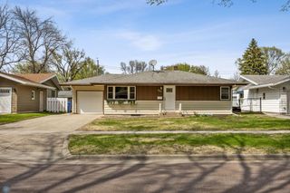 221 26th Avenue N, Fargo, ND 58102