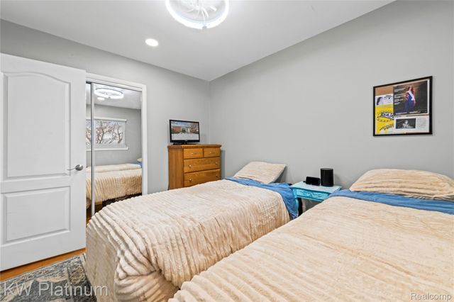 22500 Raymond Street, St. Clair Shores, MI 48082