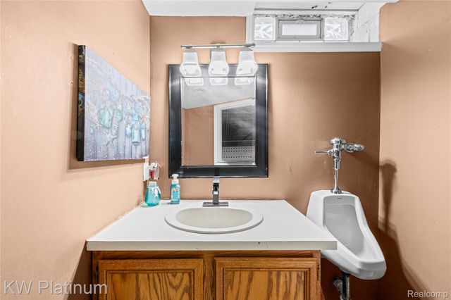 22500 Raymond Street, St. Clair Shores, MI 48082