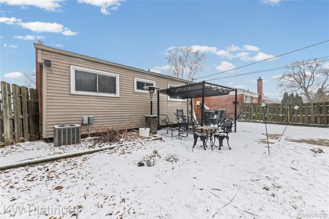 22500 Raymond Street, St. Clair Shores, MI 48082