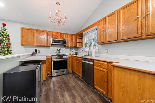 22500 Raymond Street, St. Clair Shores, MI 48082