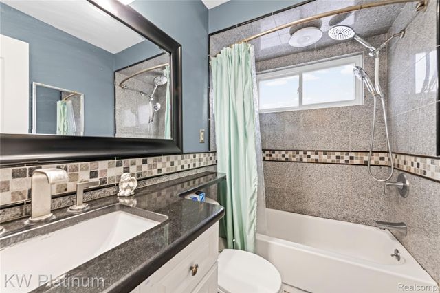 22500 Raymond Street, St. Clair Shores, MI 48082