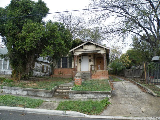 1221 crockett, San Antonio, TX 78202