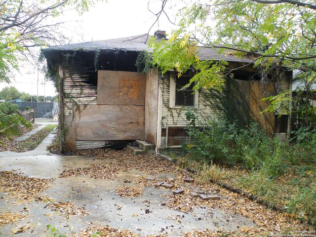 1221 crockett, San Antonio, TX 78202