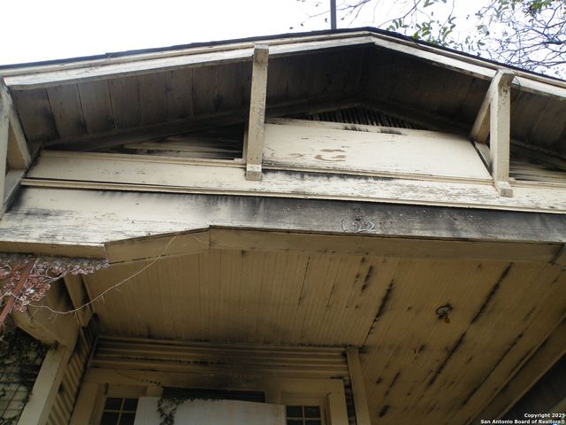 1221 crockett, San Antonio, TX 78202