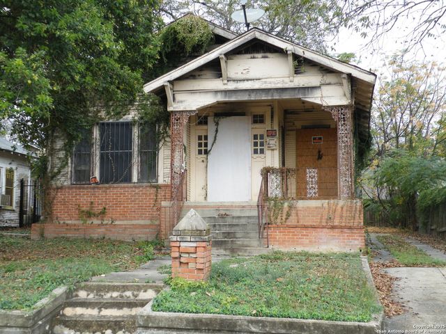 1221 crockett, San Antonio, TX 78202