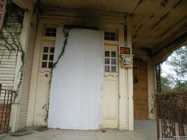 1221 crockett, San Antonio, TX 78202