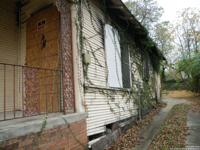 1221 crockett, San Antonio, TX 78202