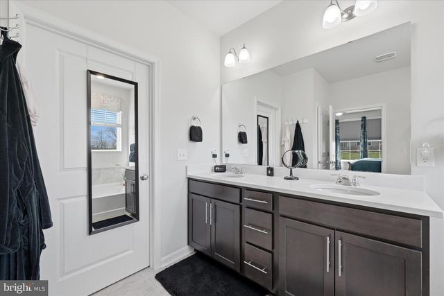 21 SAND BUNKER CT, Front Royal, VA 22630