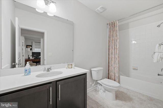 21 SAND BUNKER CT, Front Royal, VA 22630