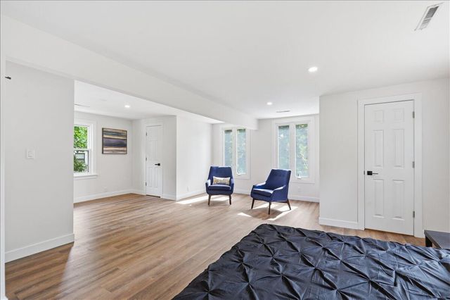 7531 N Lake DRIVE, Fox Point, WI 53217