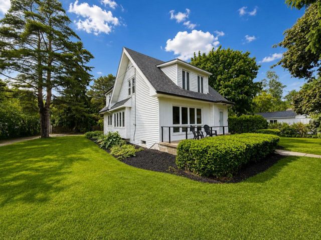 7531 N Lake DRIVE, Fox Point, WI 53217