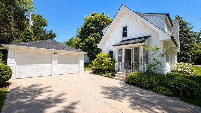 7531 N Lake DRIVE, Fox Point, WI 53217