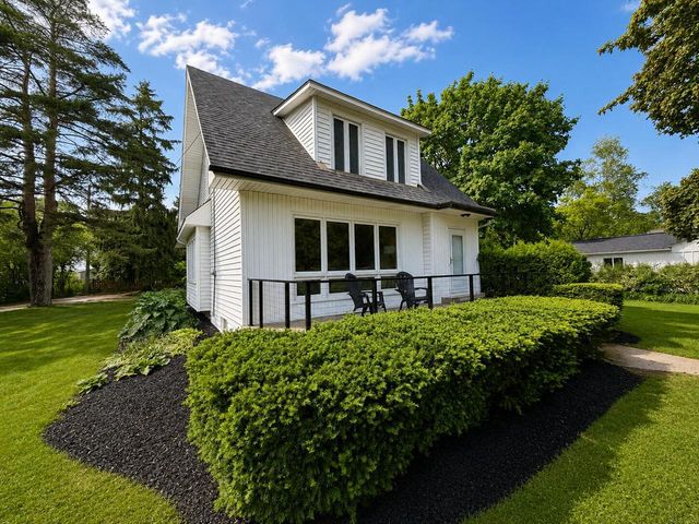 7531 N Lake DRIVE, Fox Point, WI 53217