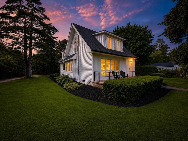 7531 N Lake DRIVE, Fox Point, WI 53217