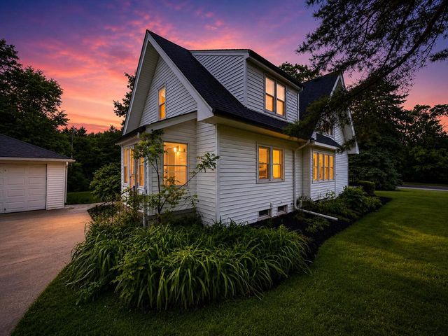 7531 N Lake DRIVE, Fox Point, WI 53217