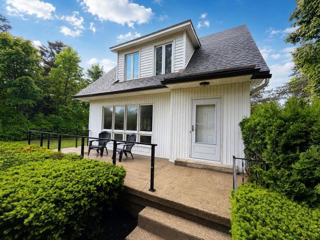 7531 N Lake DRIVE, Fox Point, WI 53217